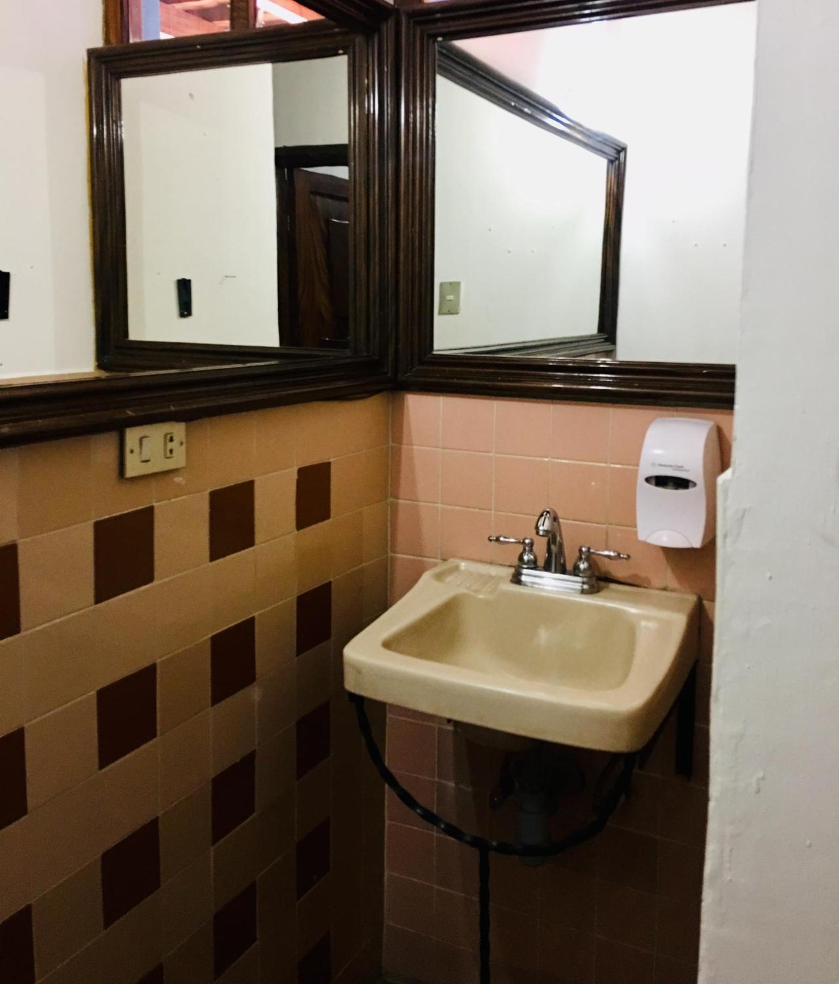 Dionisio Inn Antigua Екстериор снимка