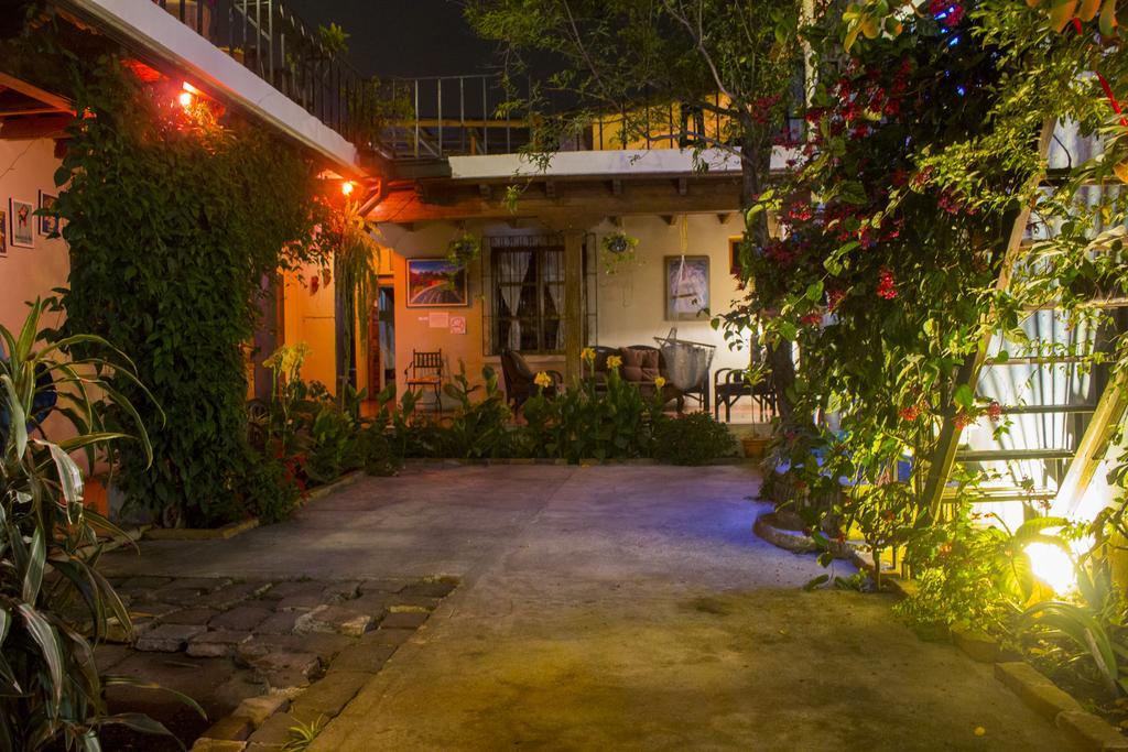 Dionisio Inn Antigua Екстериор снимка