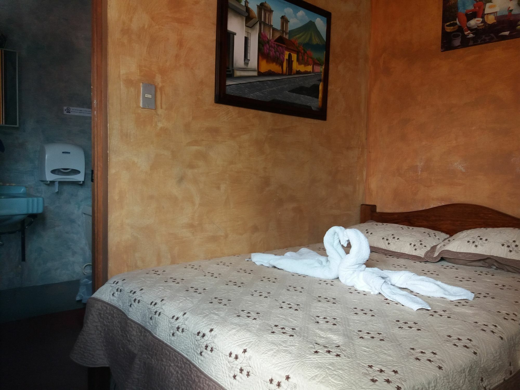 Dionisio Inn Antigua Екстериор снимка